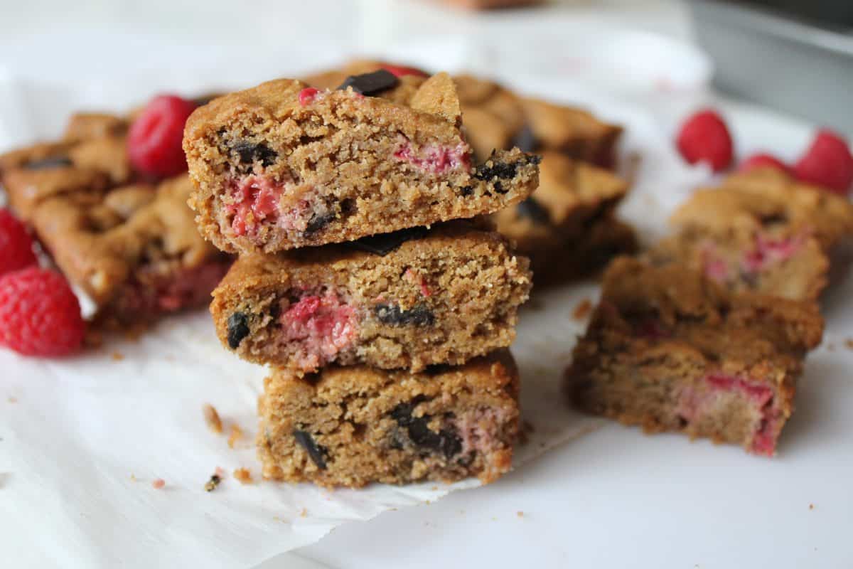 chocolate chunk raspberry blondies gluten free and refined sugar free 