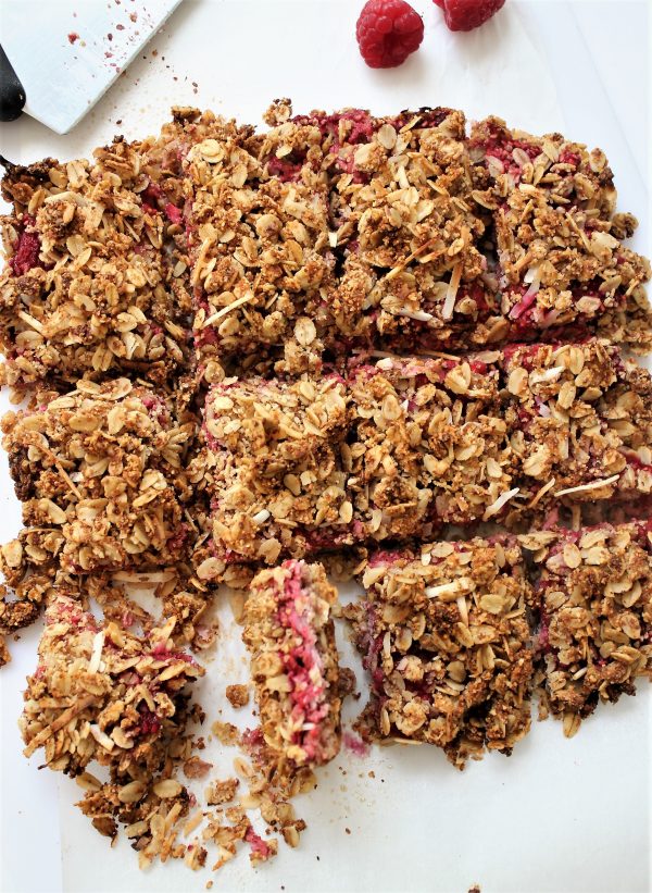 easy raspbery oat crumble squares #raspberryoatsquares #glutenfreeoatsquares #raspberrydesserts