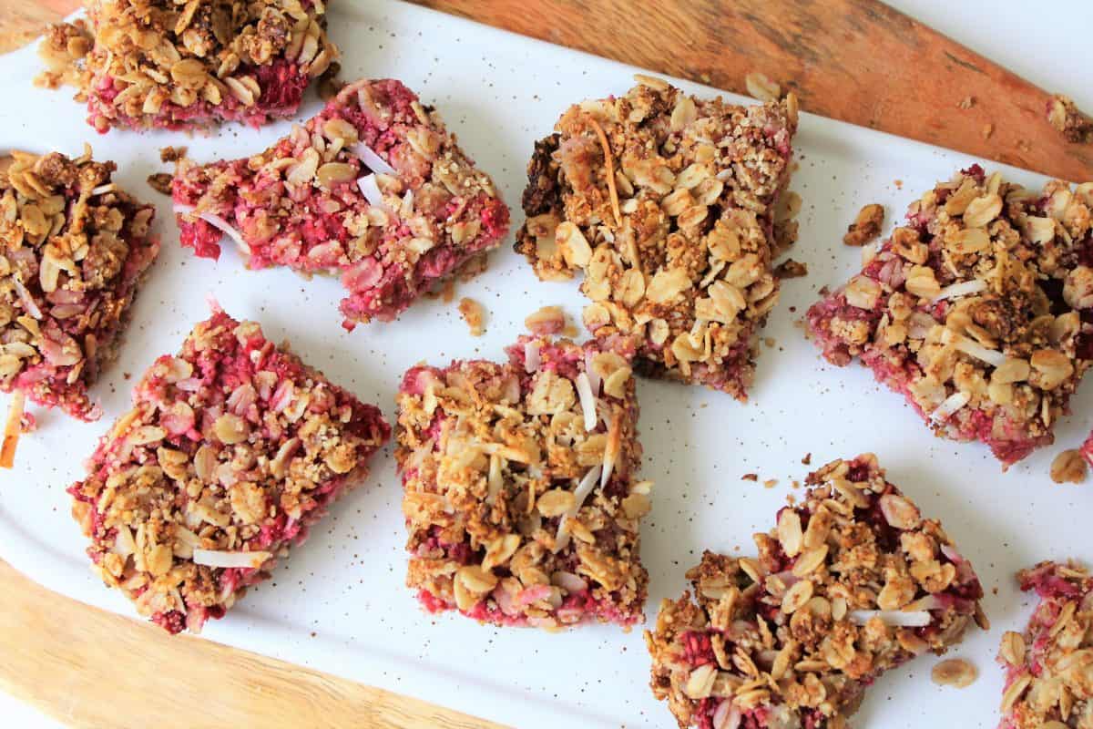 easy raspbery oat crumble squares #raspberryoatsquares #glutenfreeoatsquares #raspberrydesserts