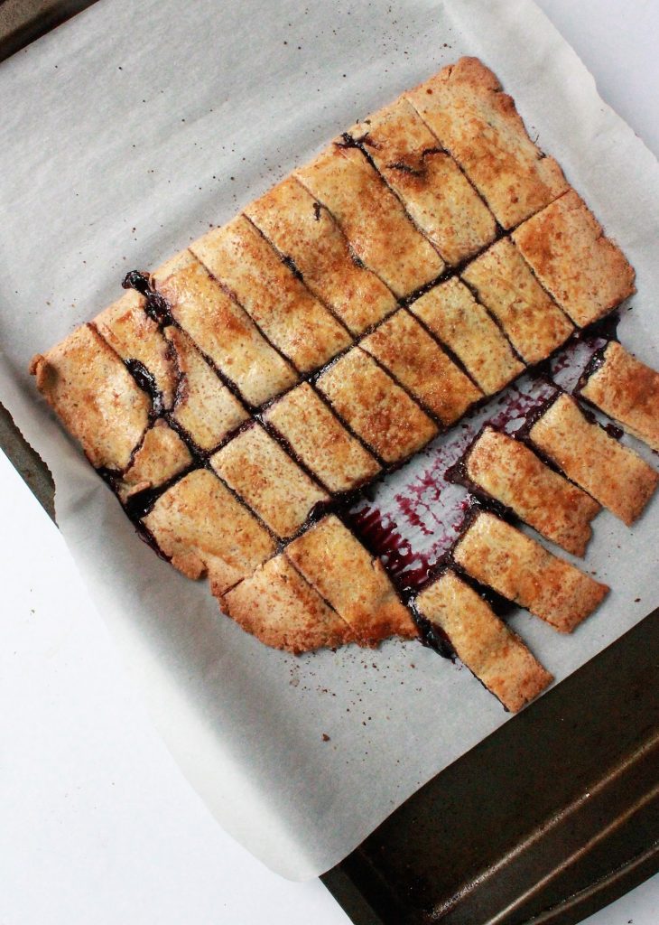 Healthy Blueberry Pie Fries! Made with all natural ingredients, gluten free, refined sugar free, and dairy free! #blueberrypie #glutenfree #healthydesserts #bueberrypieries #bakingwithkids 