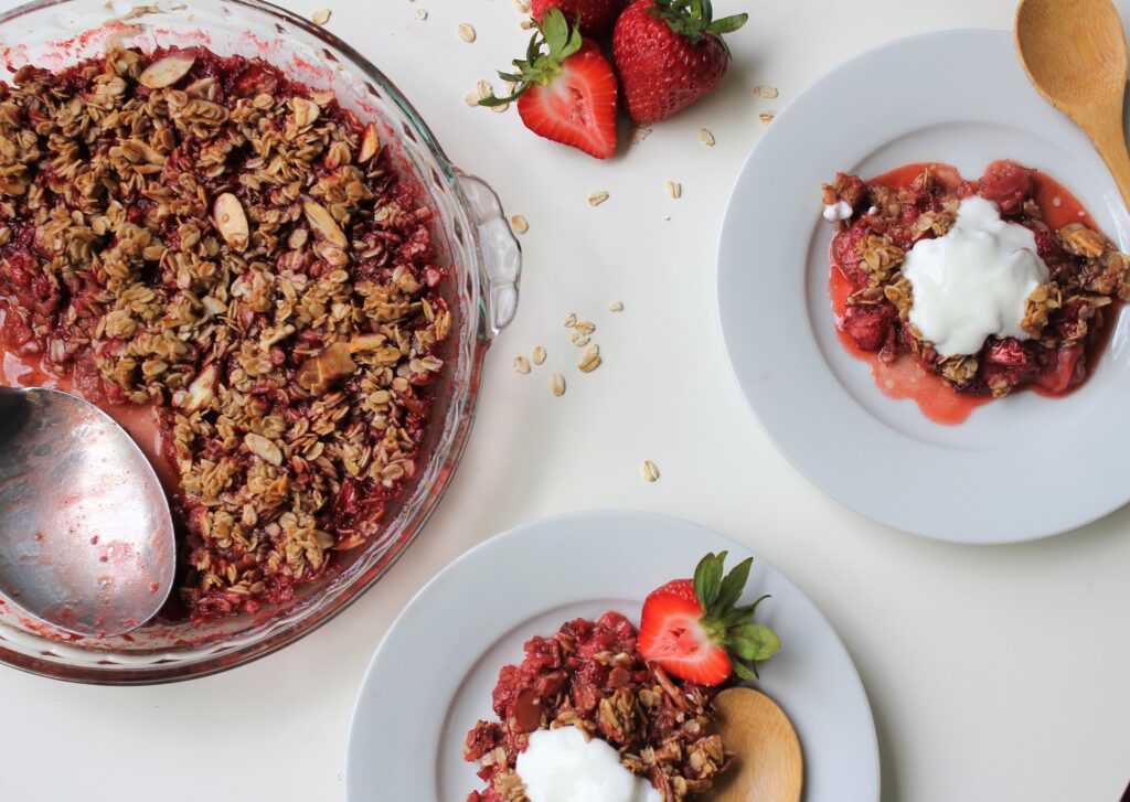 strawberry crisp with 2 slices