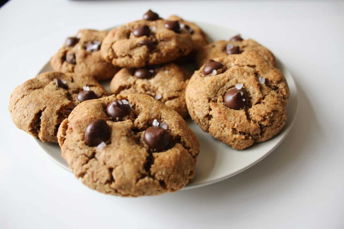 Healthy Flourless Chocolate Chip Cookies